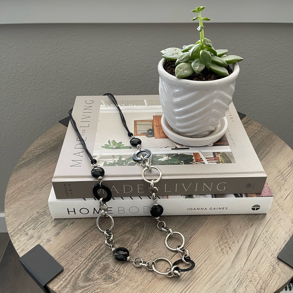 Women’s necklace